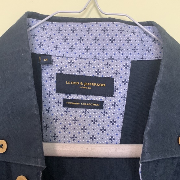 In Season Casual Button Down Size Medium - Picture 5 of 6